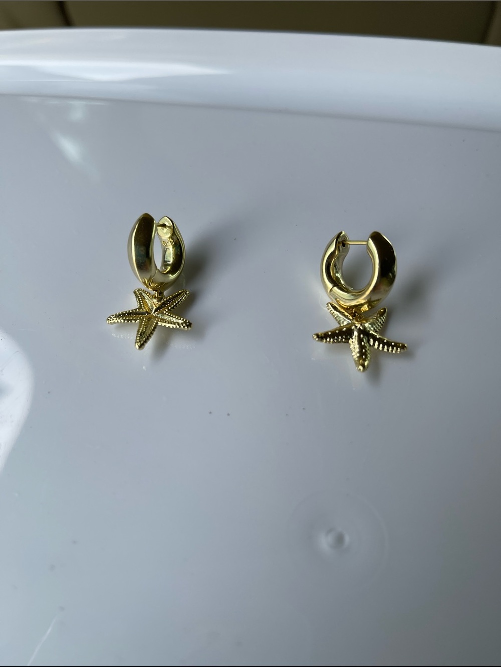 Kendra Scott Gold Starfish Huggie Hoop Earrings